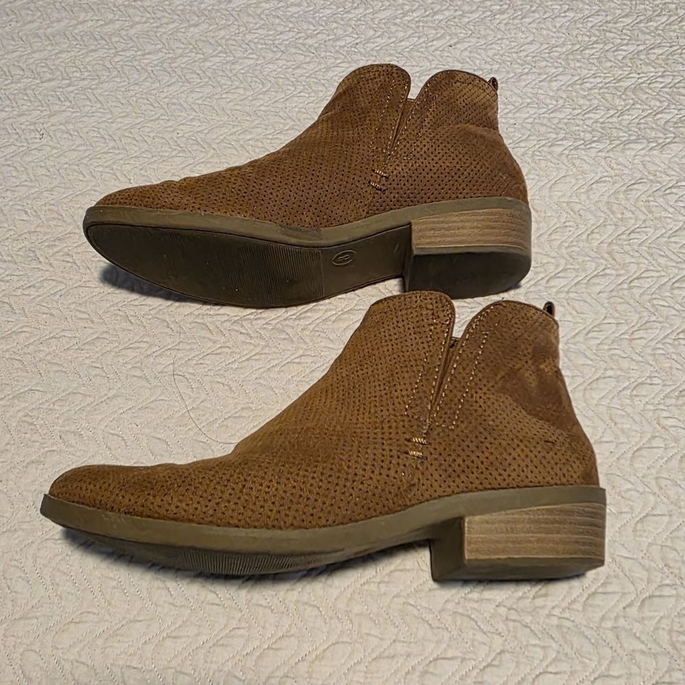 Universal Thread Dylan Cognac Bootie Size8, Microsuede, SlipOn, Laser Cut Detail - Picture 4 of 6
